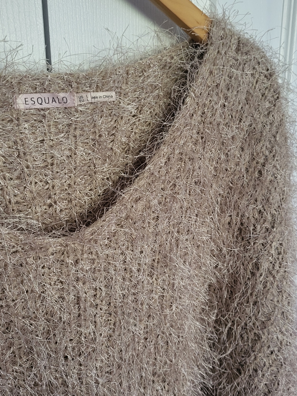 ESQUALO Women's Oversized V-Neck Eyelash Knit Sweater in Beige Size L Shaggy - Picture 5 of 10